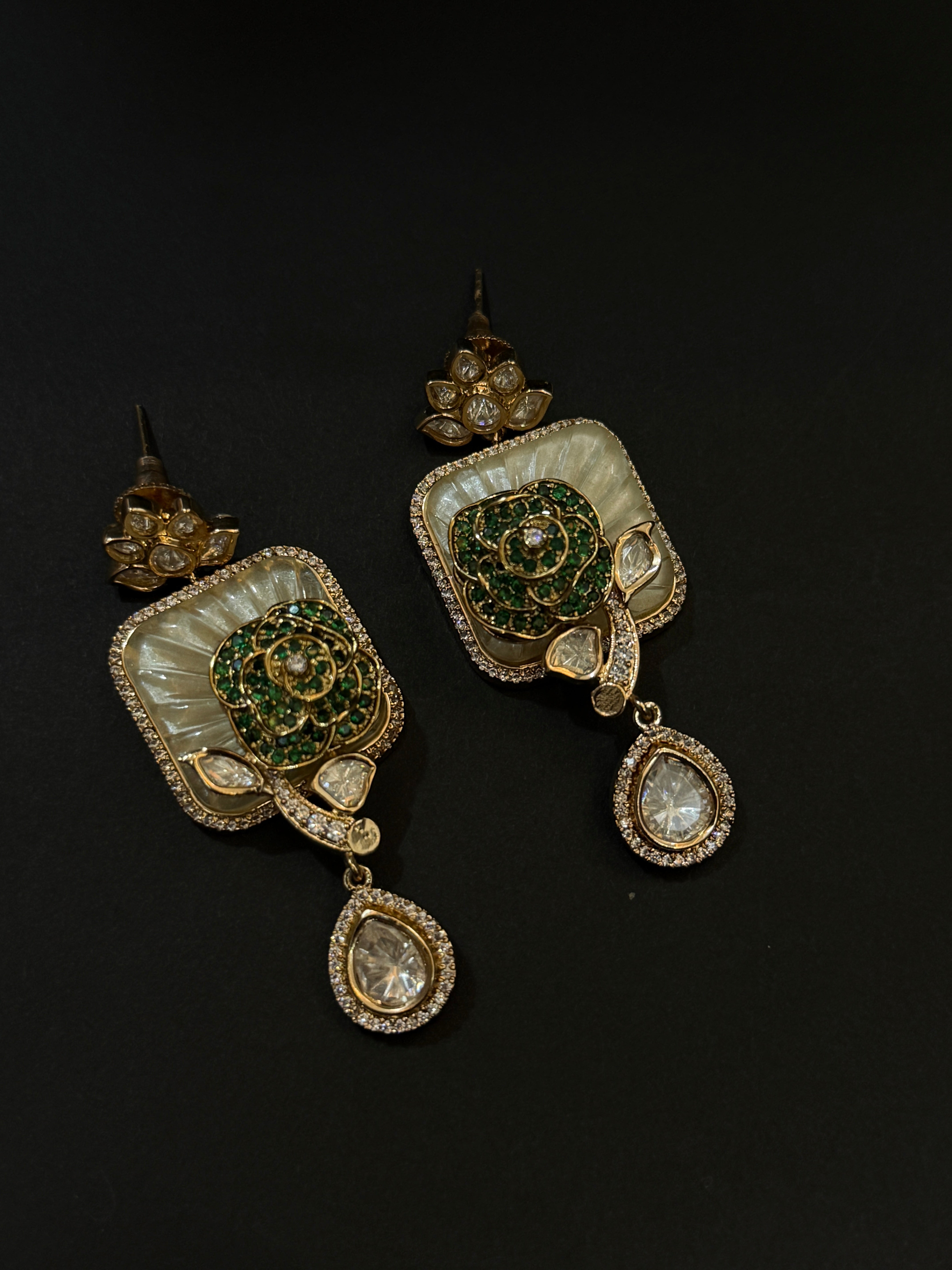 Elegant Green Stone Floral Pendant Set
