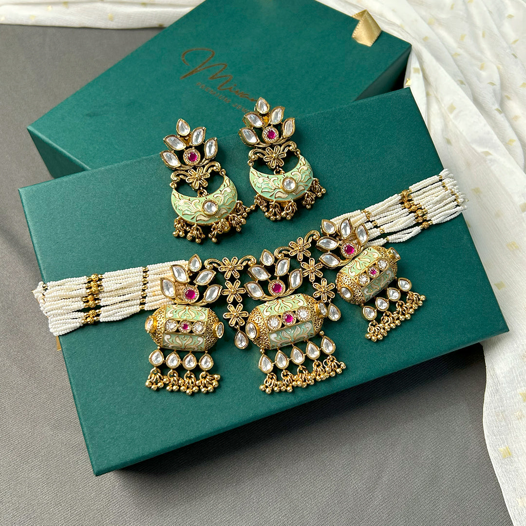 Royal Floral Design Green Kundan Set