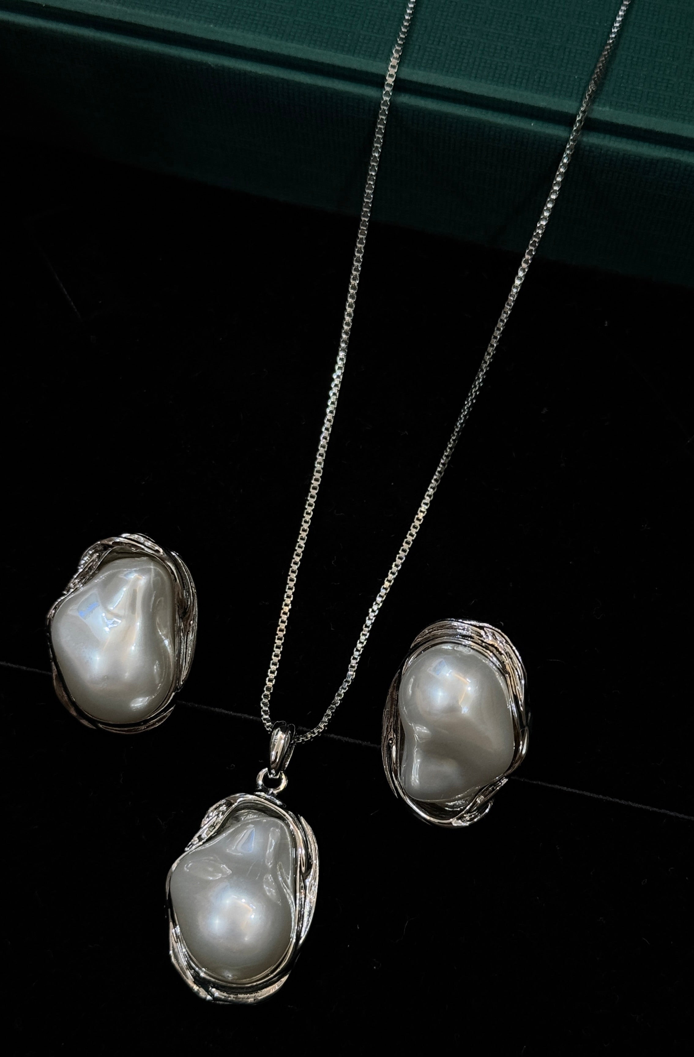 Premium Silver-Tone Baroque Pearl Pendant Set
