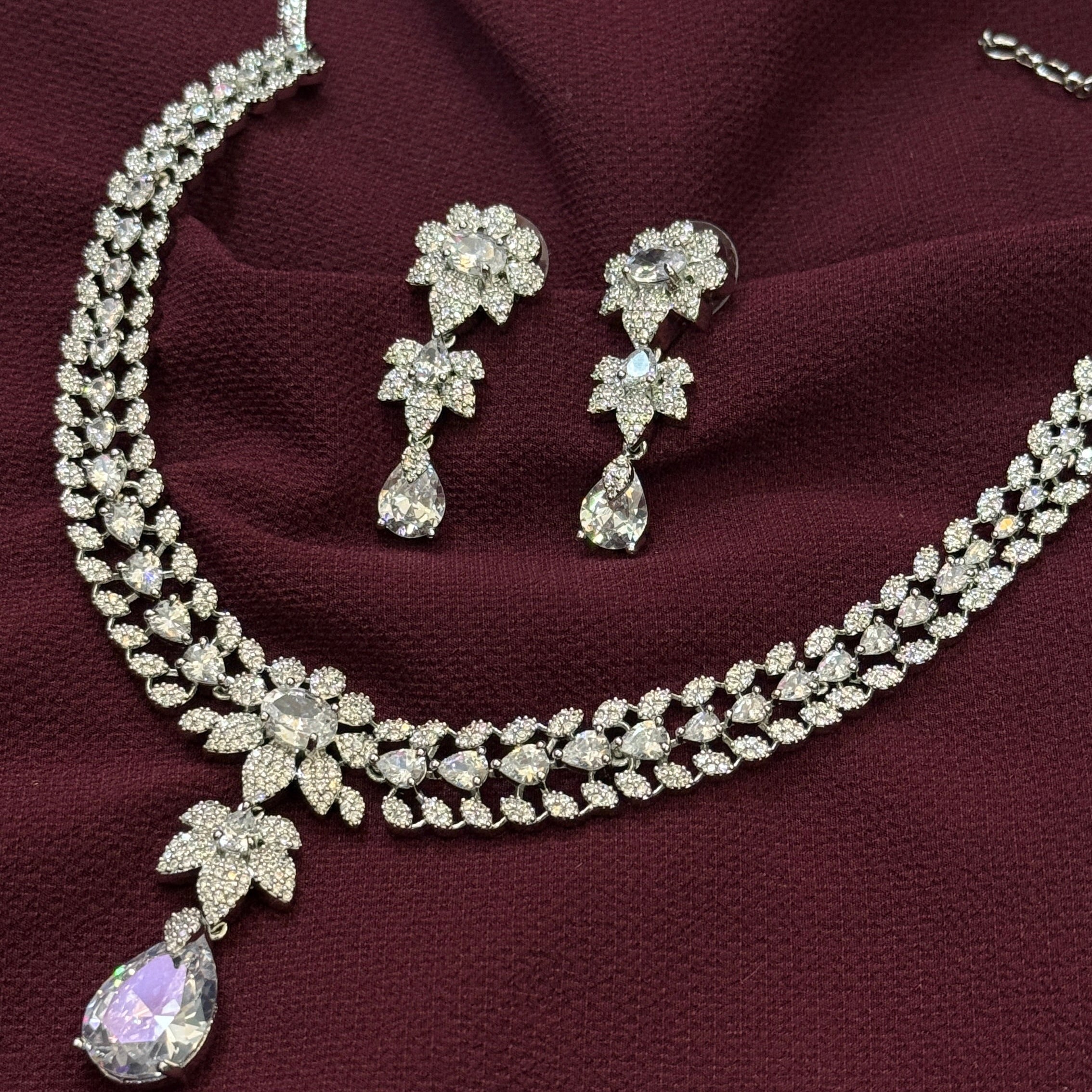 Elegant Floral Diamond Necklace Set
