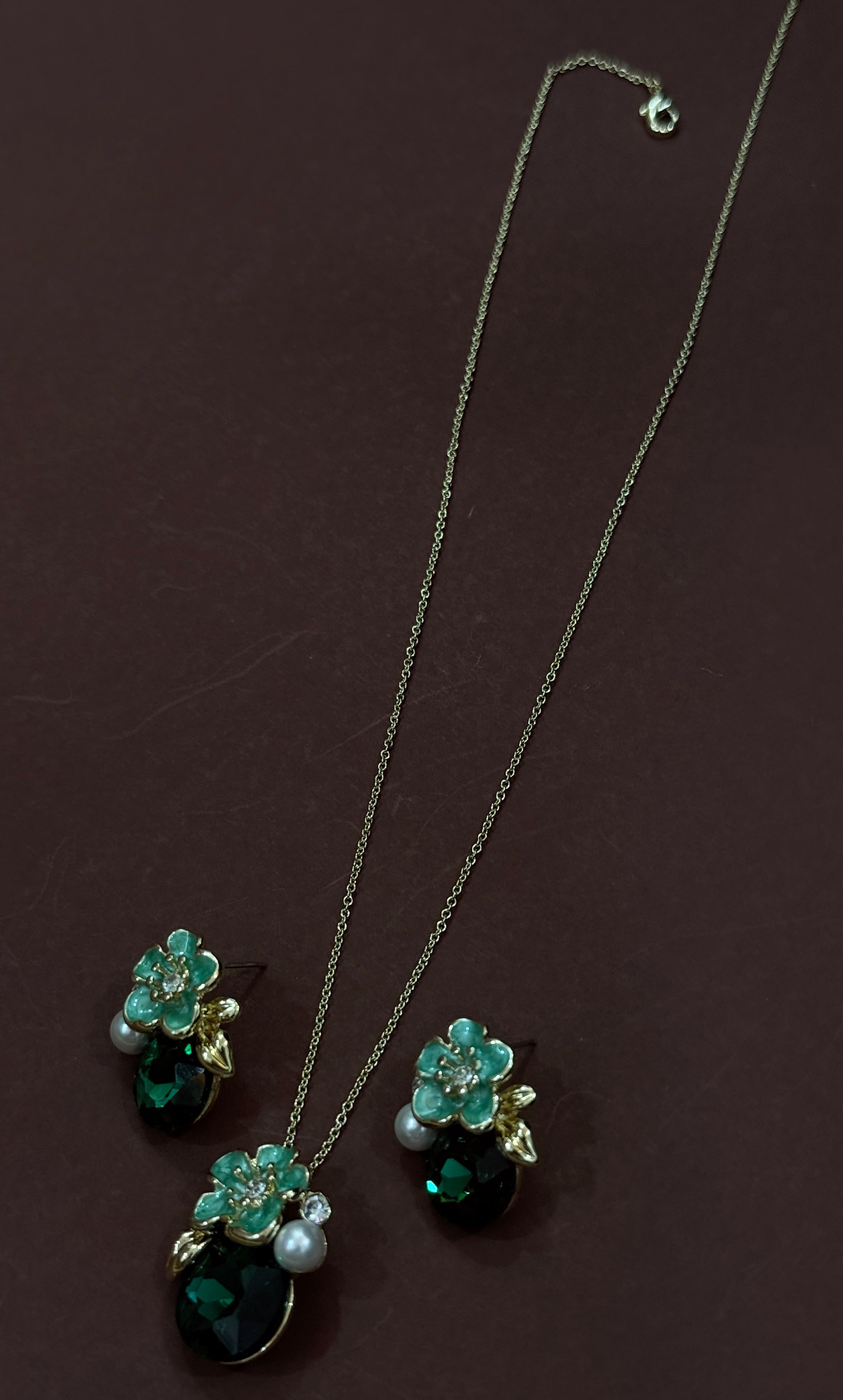 Emerald Bloom Floral Pendant Necklace Set