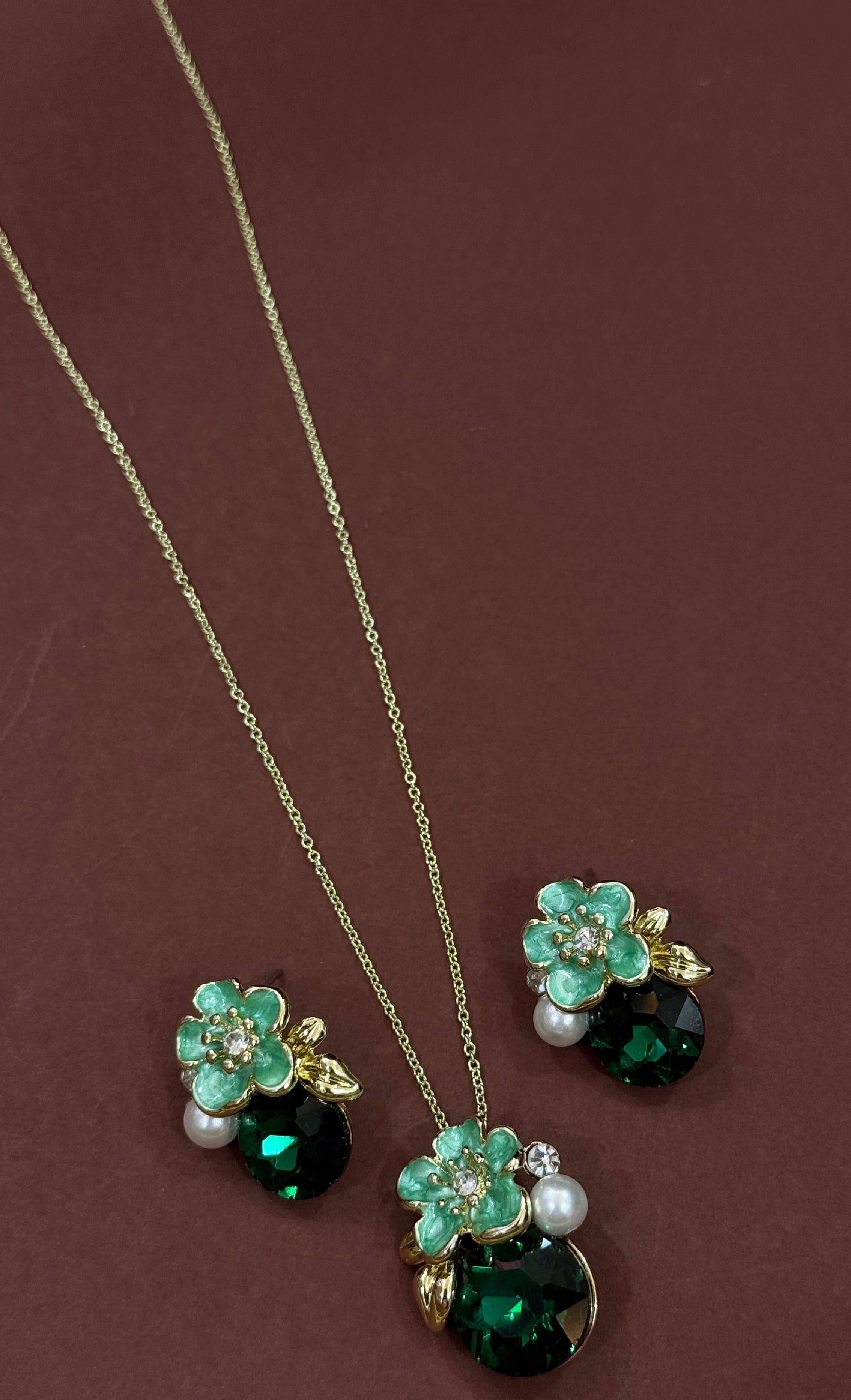 Emerald Bloom Floral Pendant Necklace Set