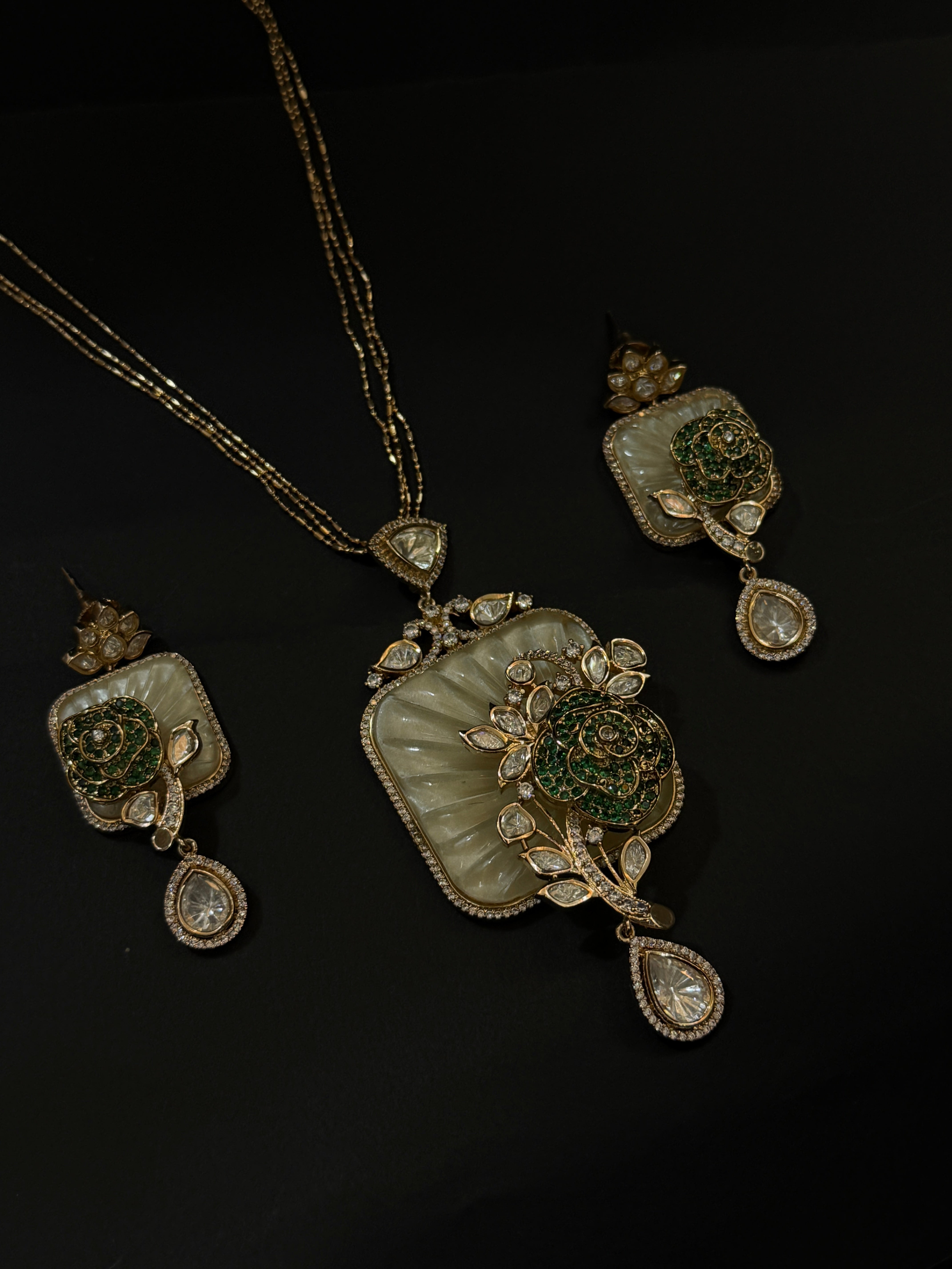 Elegant Green Stone Floral Pendant Set