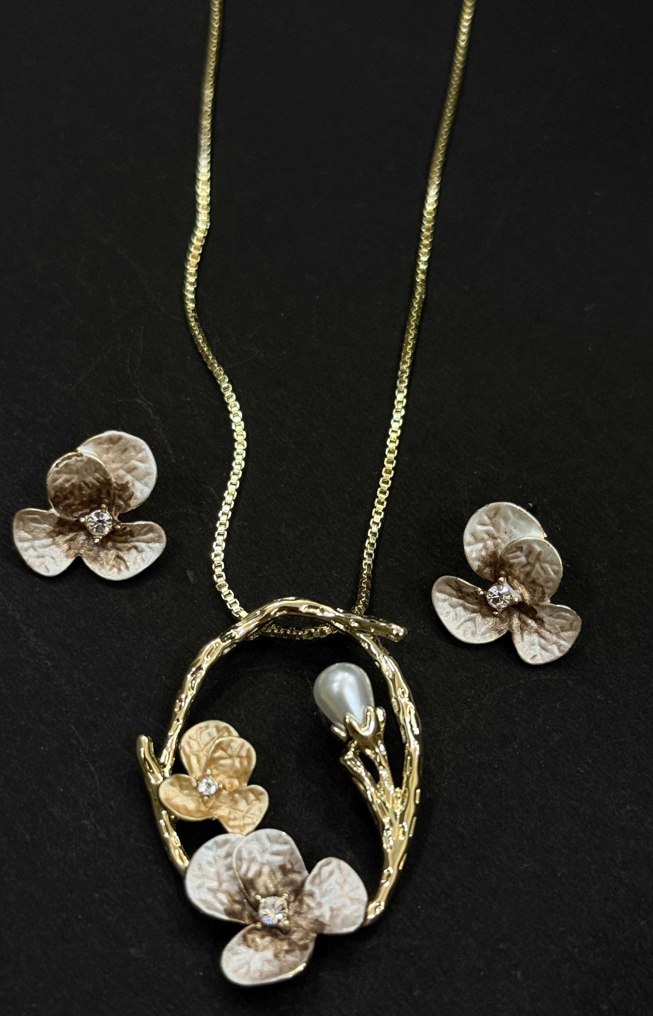 Antique Floral Pearl Pendant Necklace Set