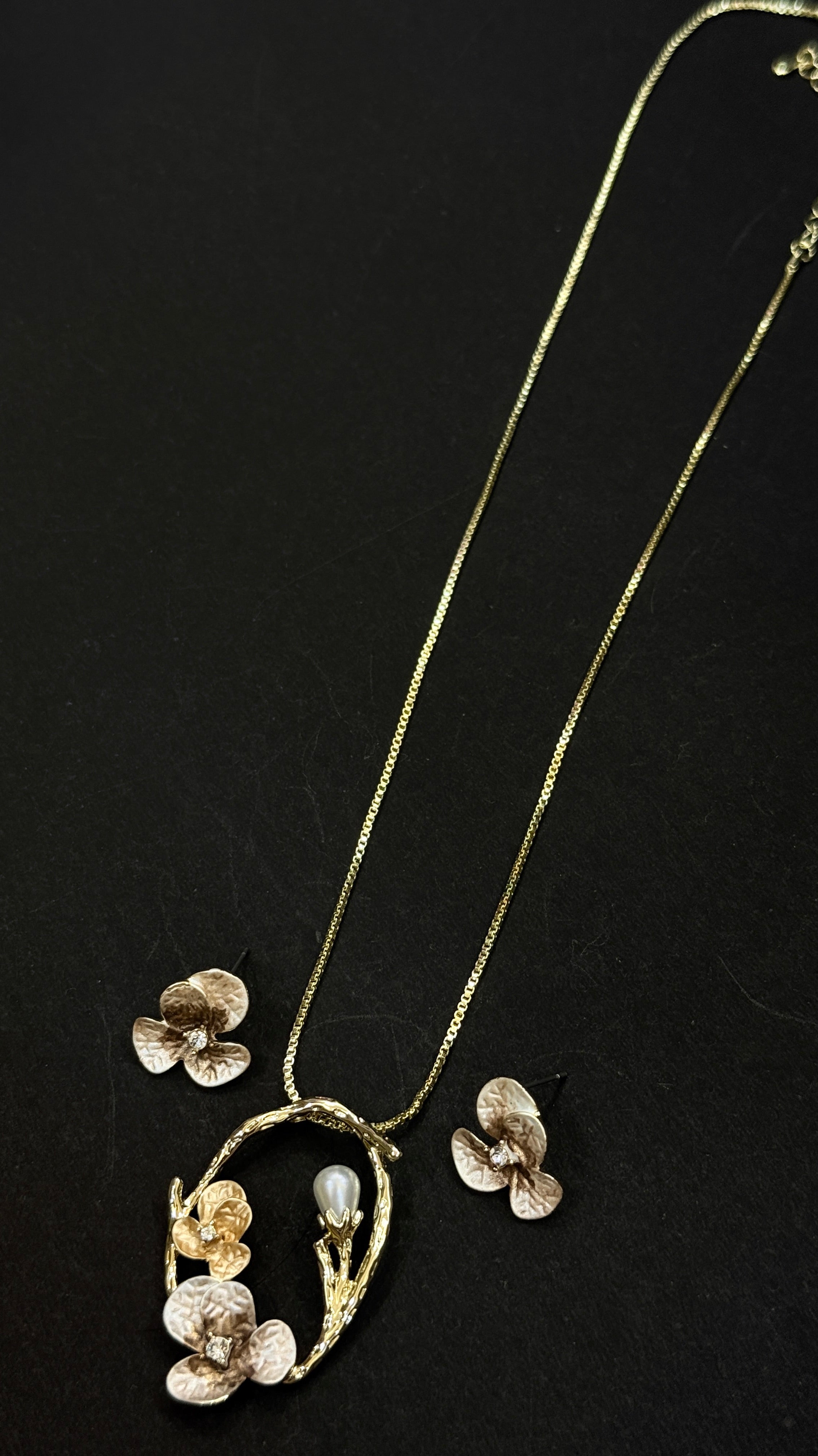 Antique Floral Pearl Pendant Necklace Set
