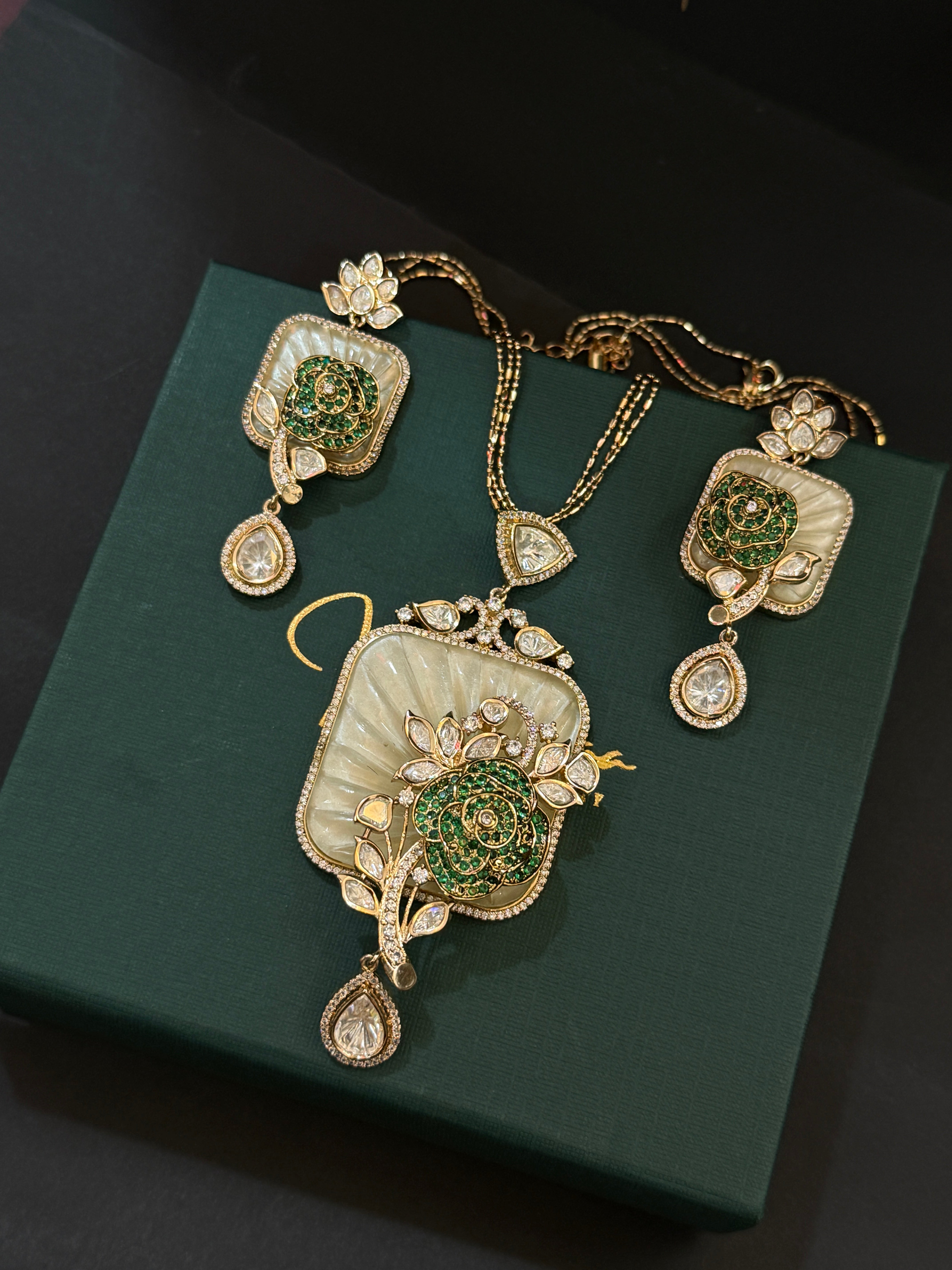 Elegant Green Stone Floral Pendant Set