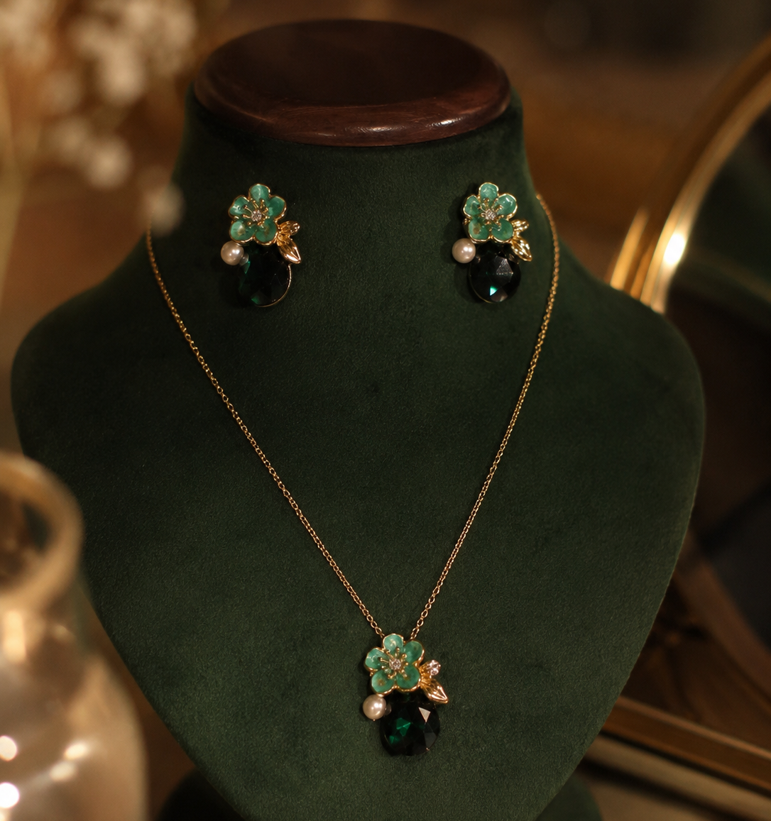 Emerald Bloom Floral Pendant Necklace Set