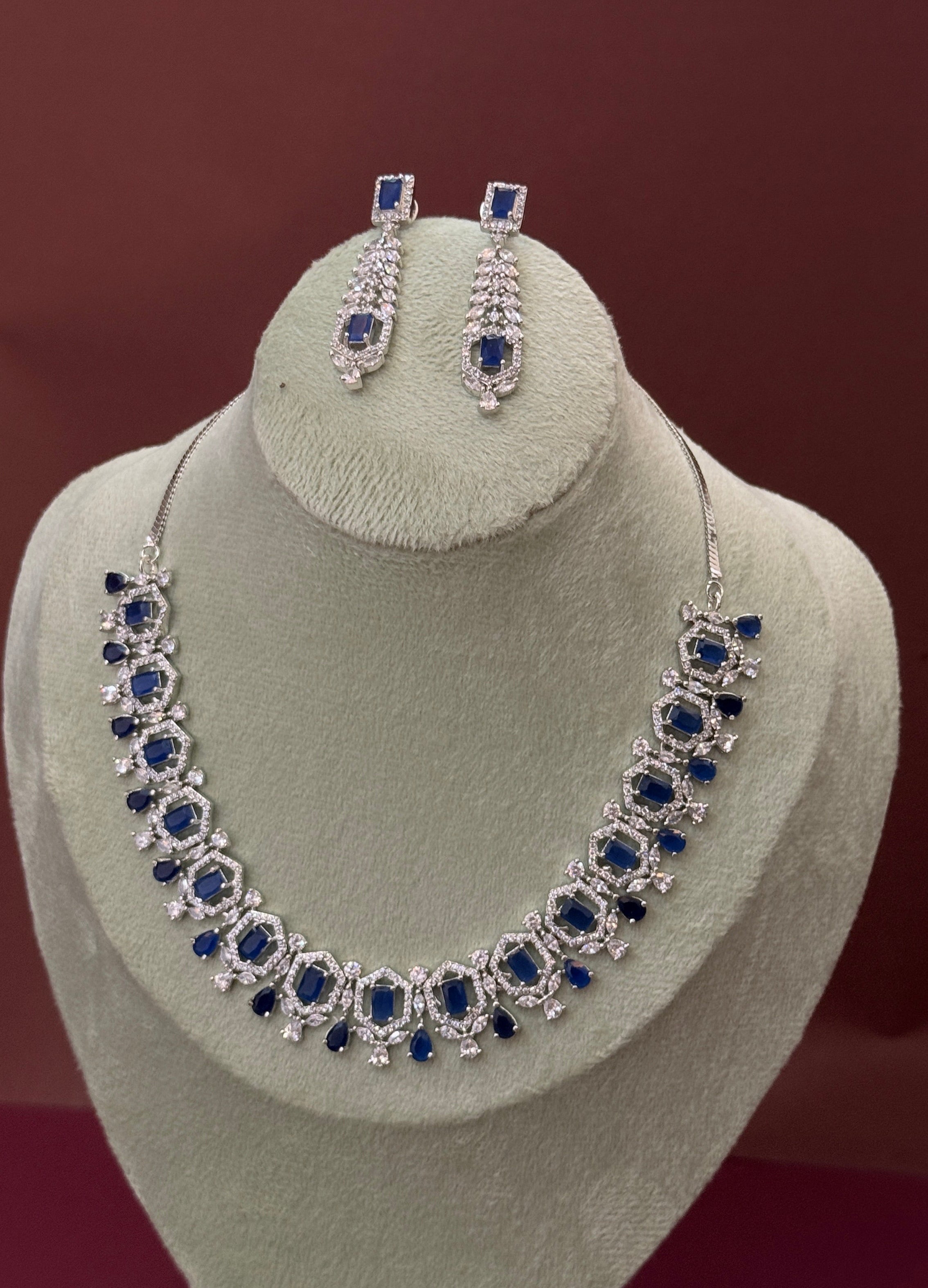 Regal Nightfall Necklace Set