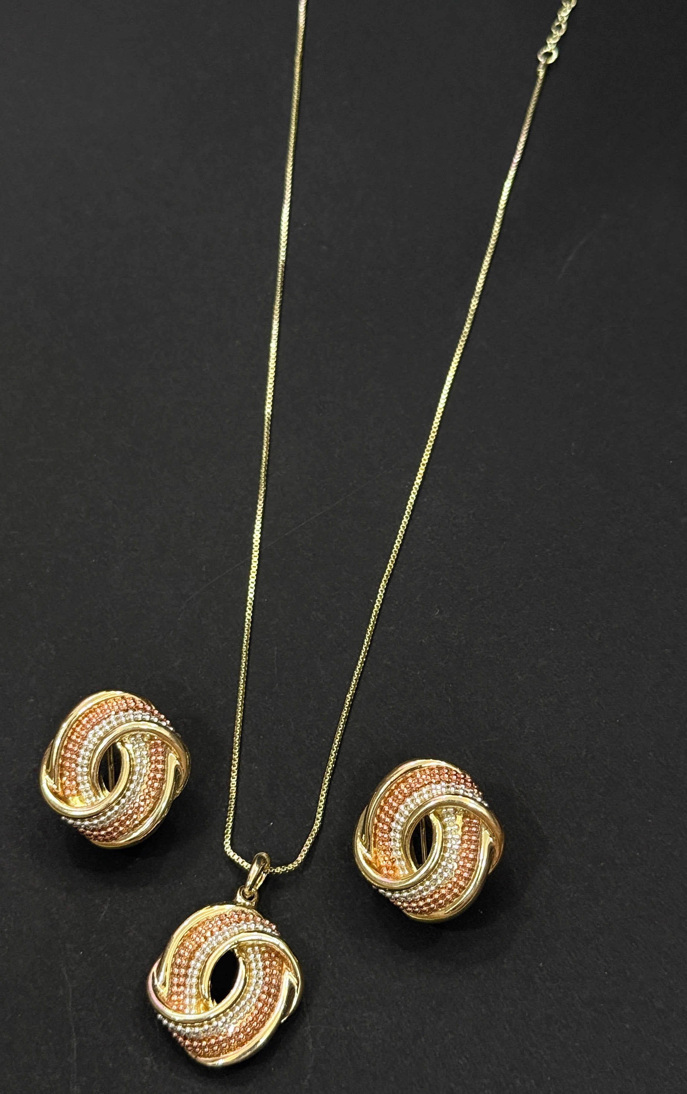 Anti-Tarnish Twisted Halo Pendant Set