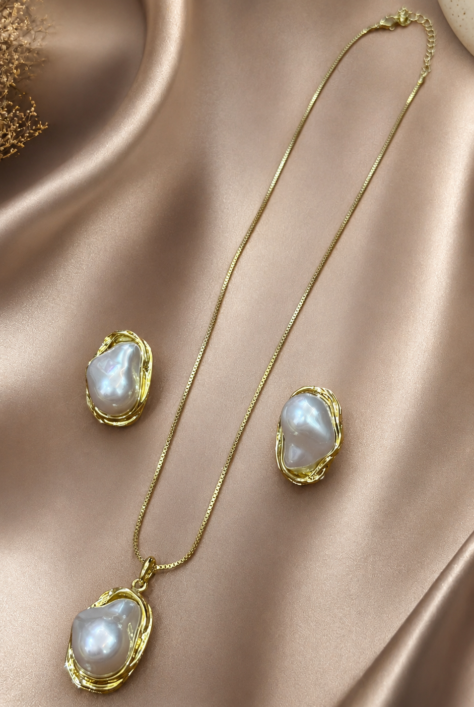 Elegant Pearl Necklace & Earrings Set