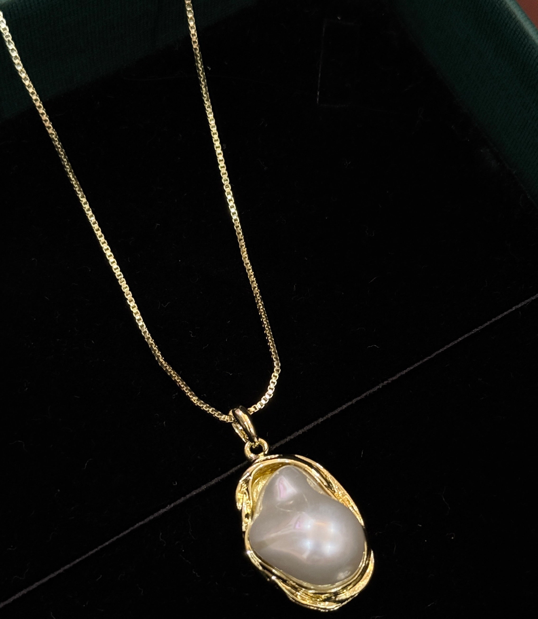 Elegant Pearl Necklace & Earrings Set