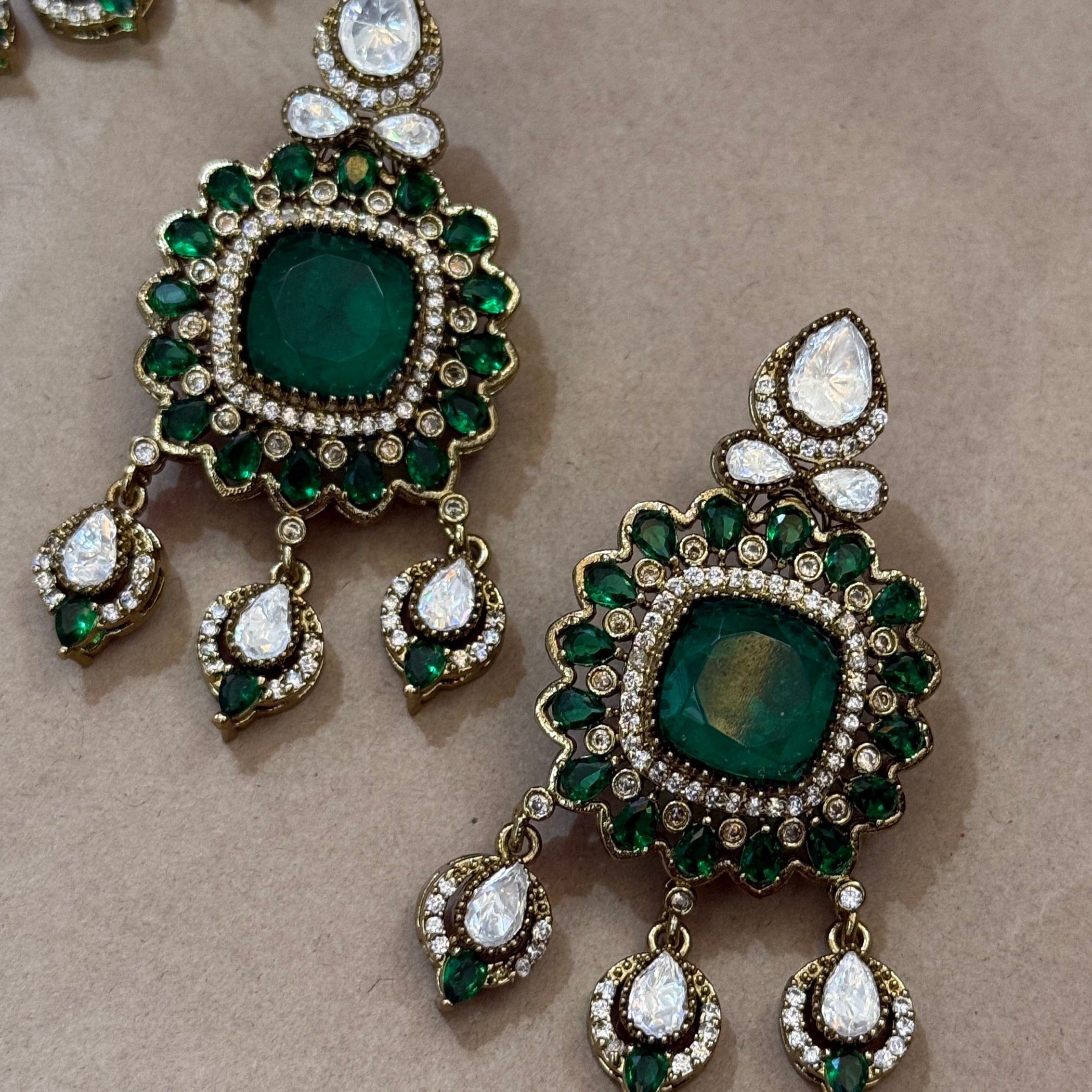 Emerald Noor Kundan Necklace & Earrings Set