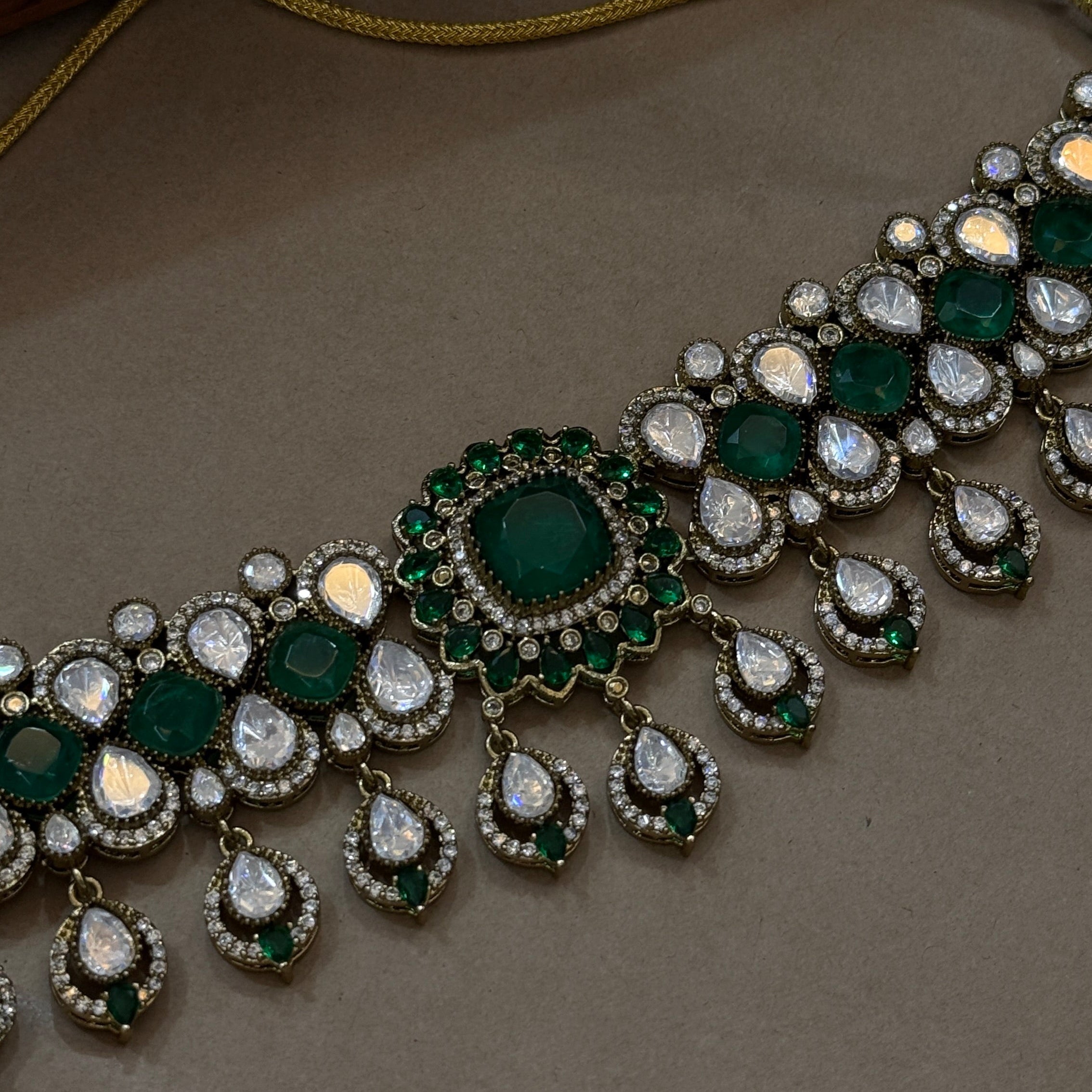 Emerald Noor Kundan Necklace & Earrings Set