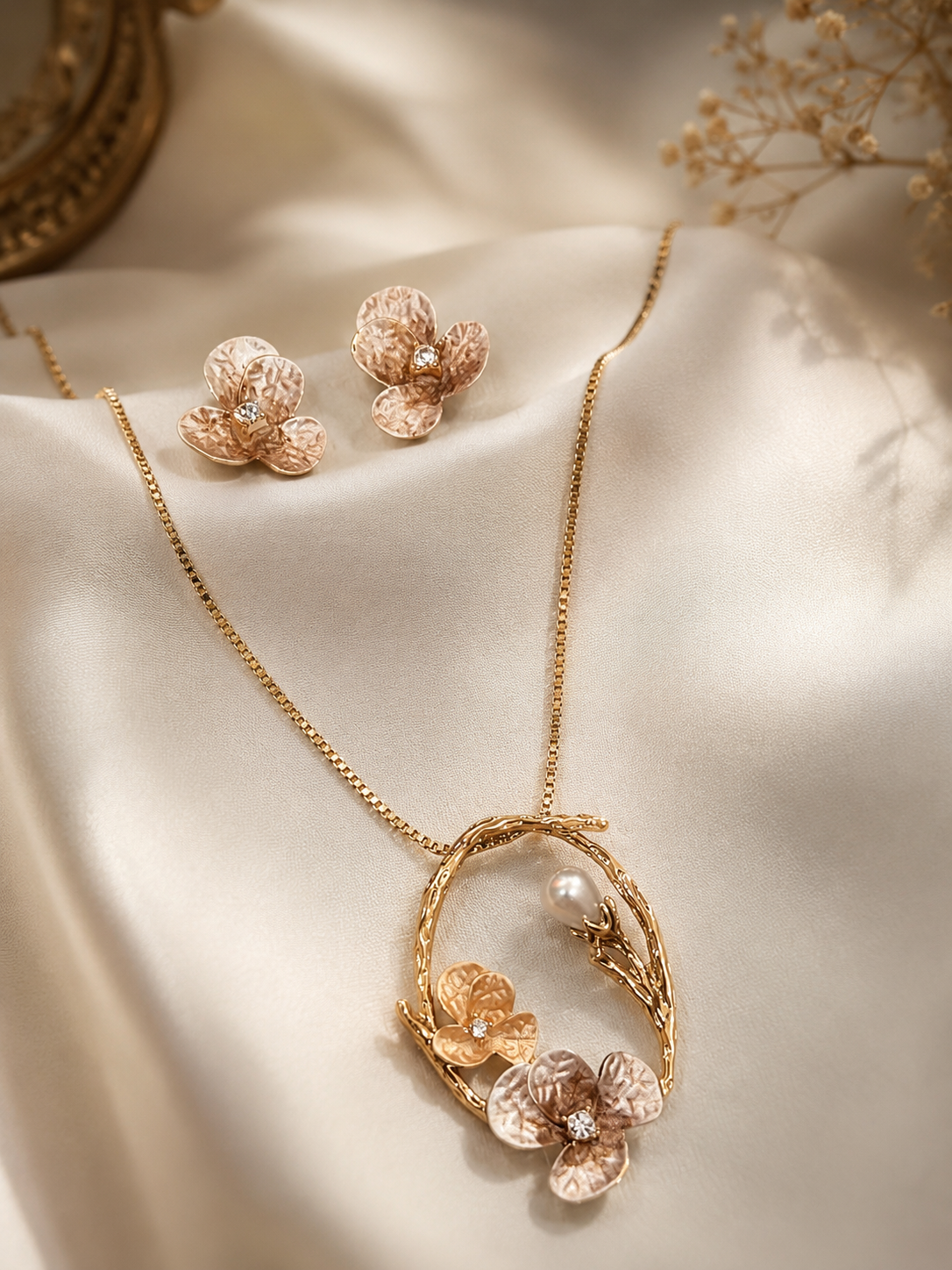 Antique Floral Pearl Pendant Necklace Set