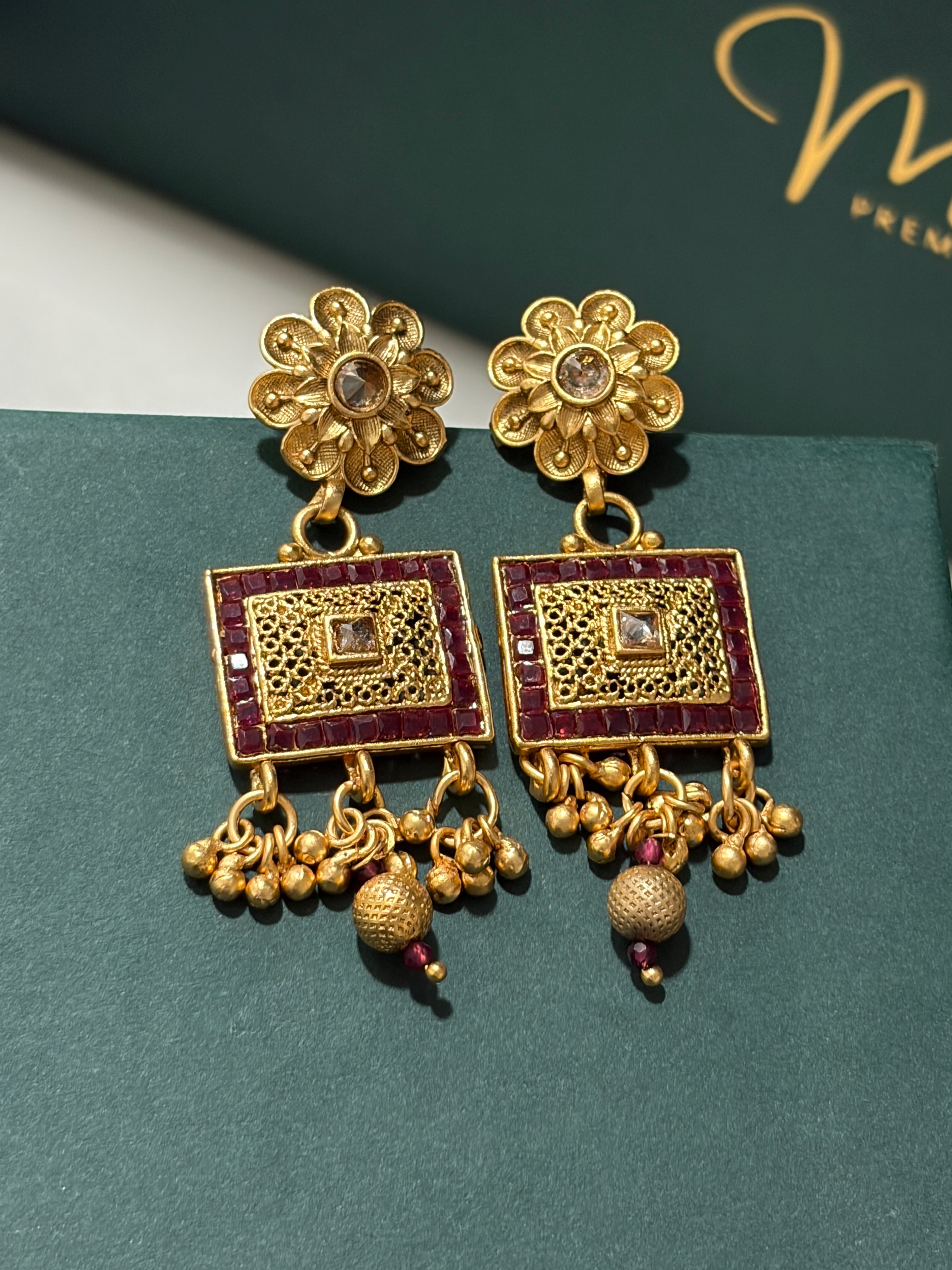 Gold Polish Floral Necklace Set with Red Accents and Matching Earrings