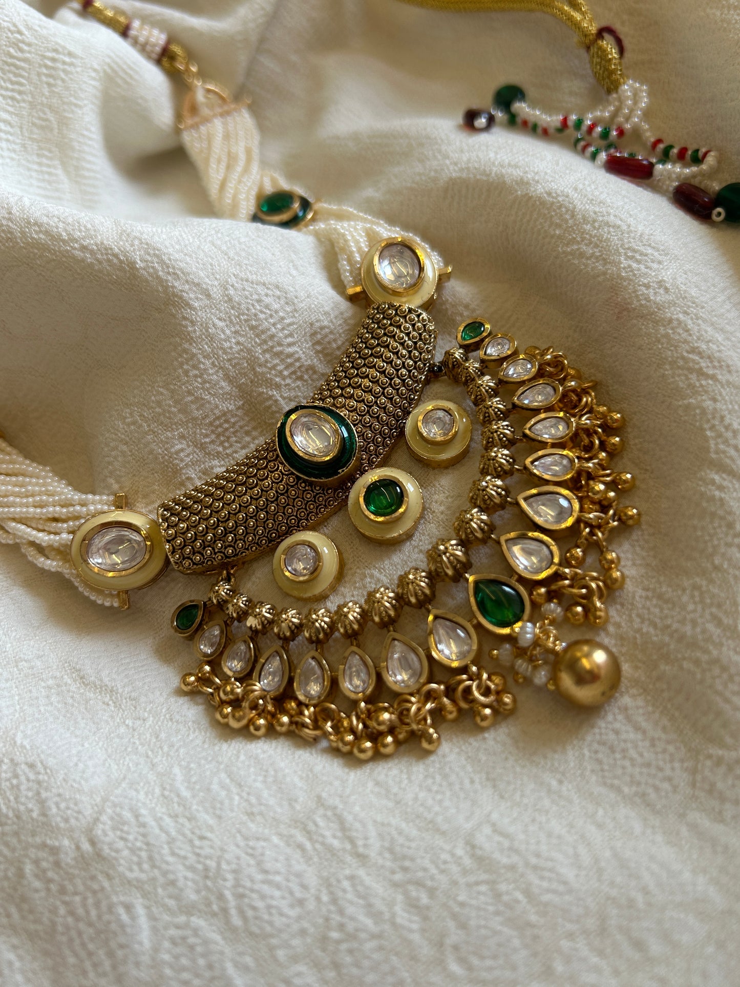 Regalia Radiance Gold Polish Moissanite Kundan Set