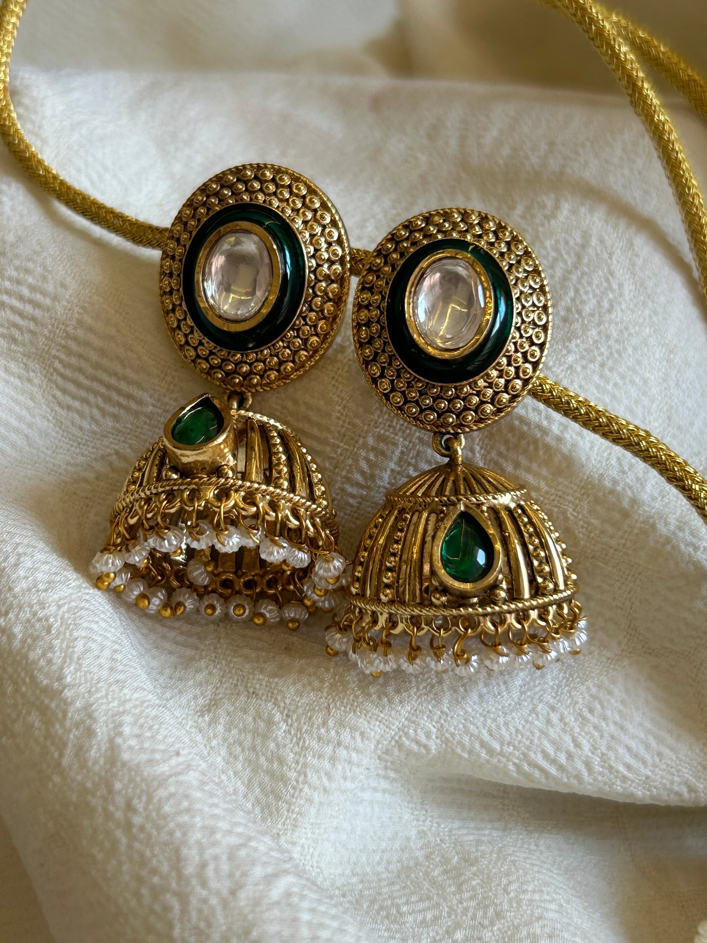 Regalia Radiance Gold Polish Moissanite Kundan Set