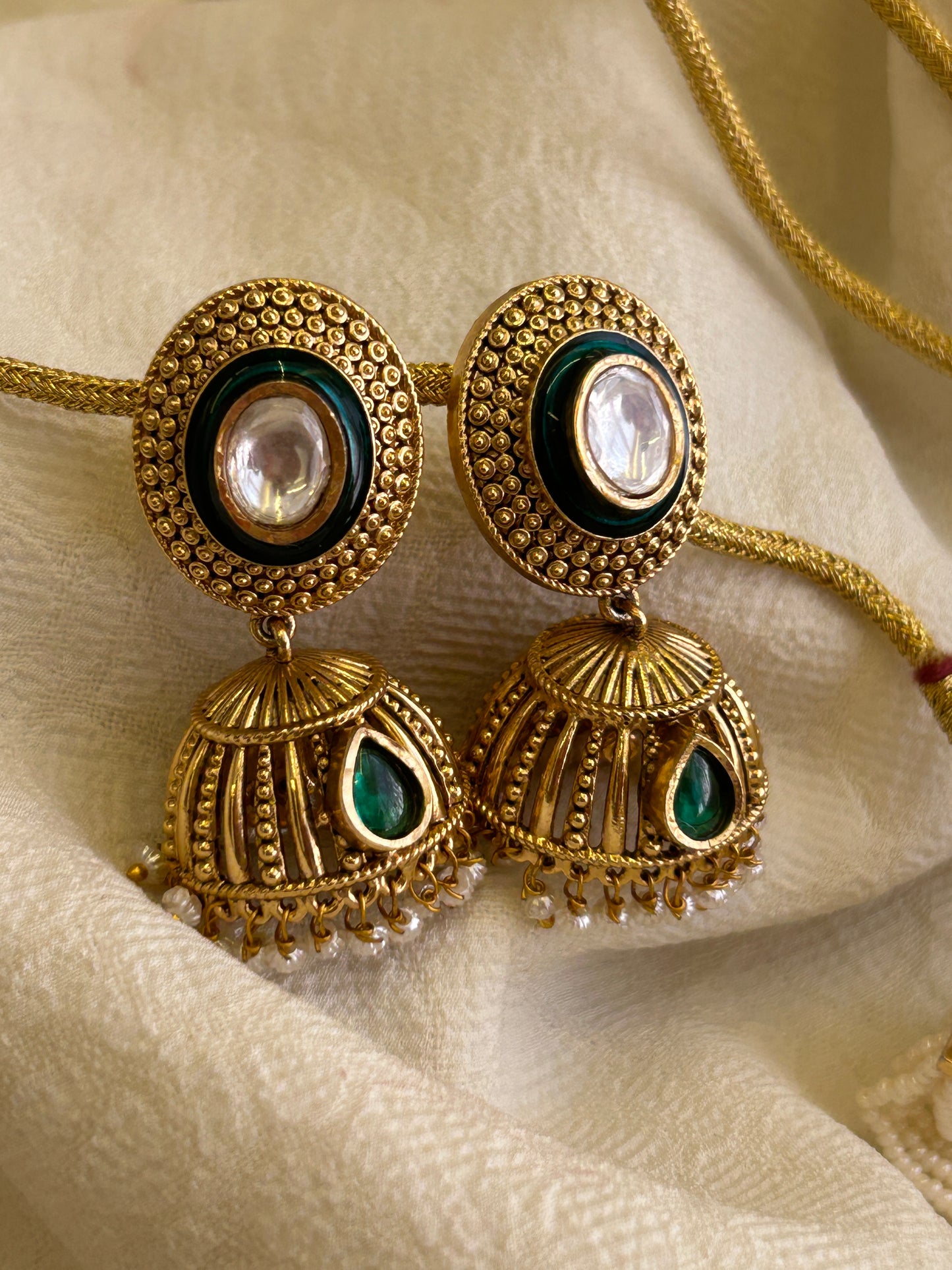 Regalia Radiance Gold Polish Moissanite Kundan Set