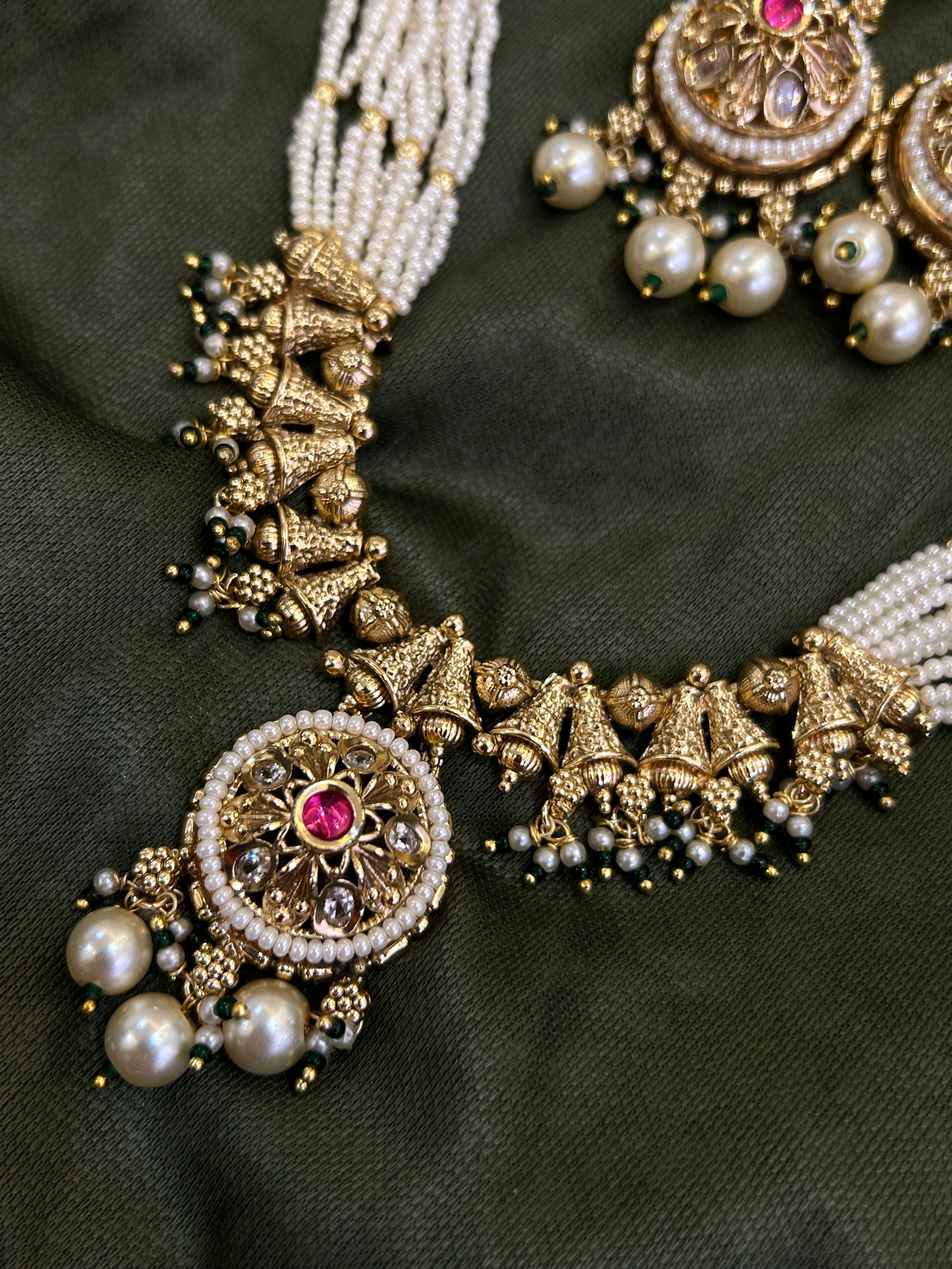 Royal Heritage" Gold Polish Premium Set-Mivanaa