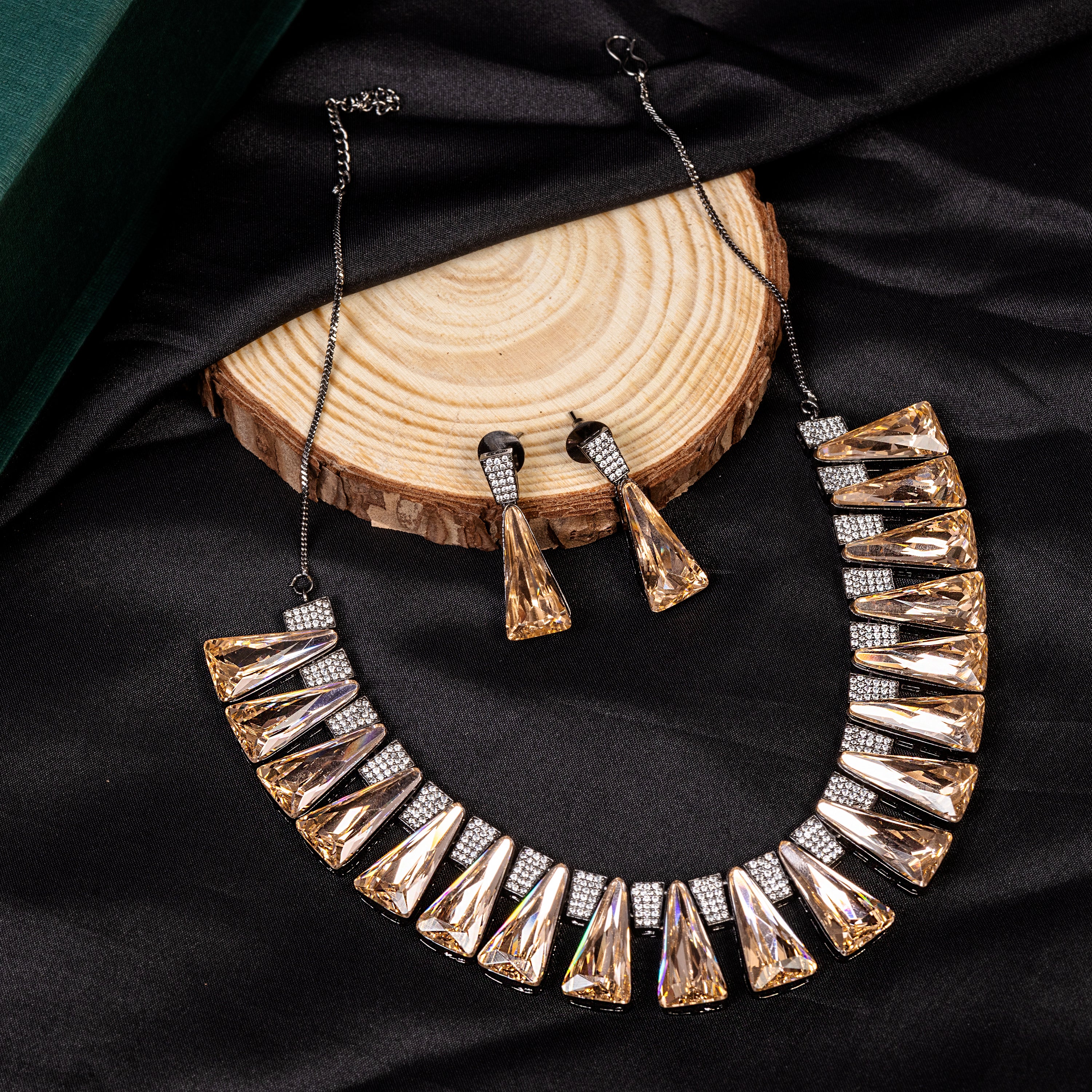 Golden Radiance Luxe Set-Mivanaa