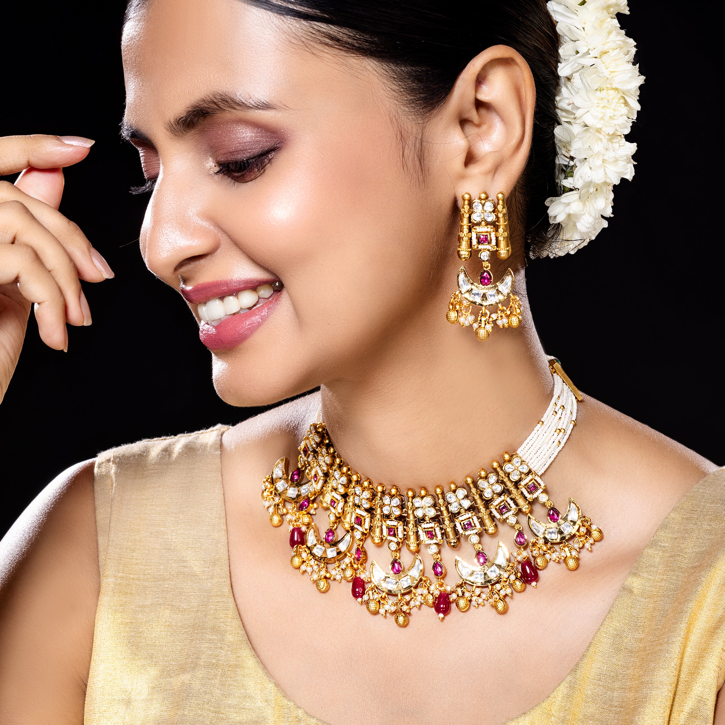 Traditional Red Gold-Polish Choker-Mivanaa