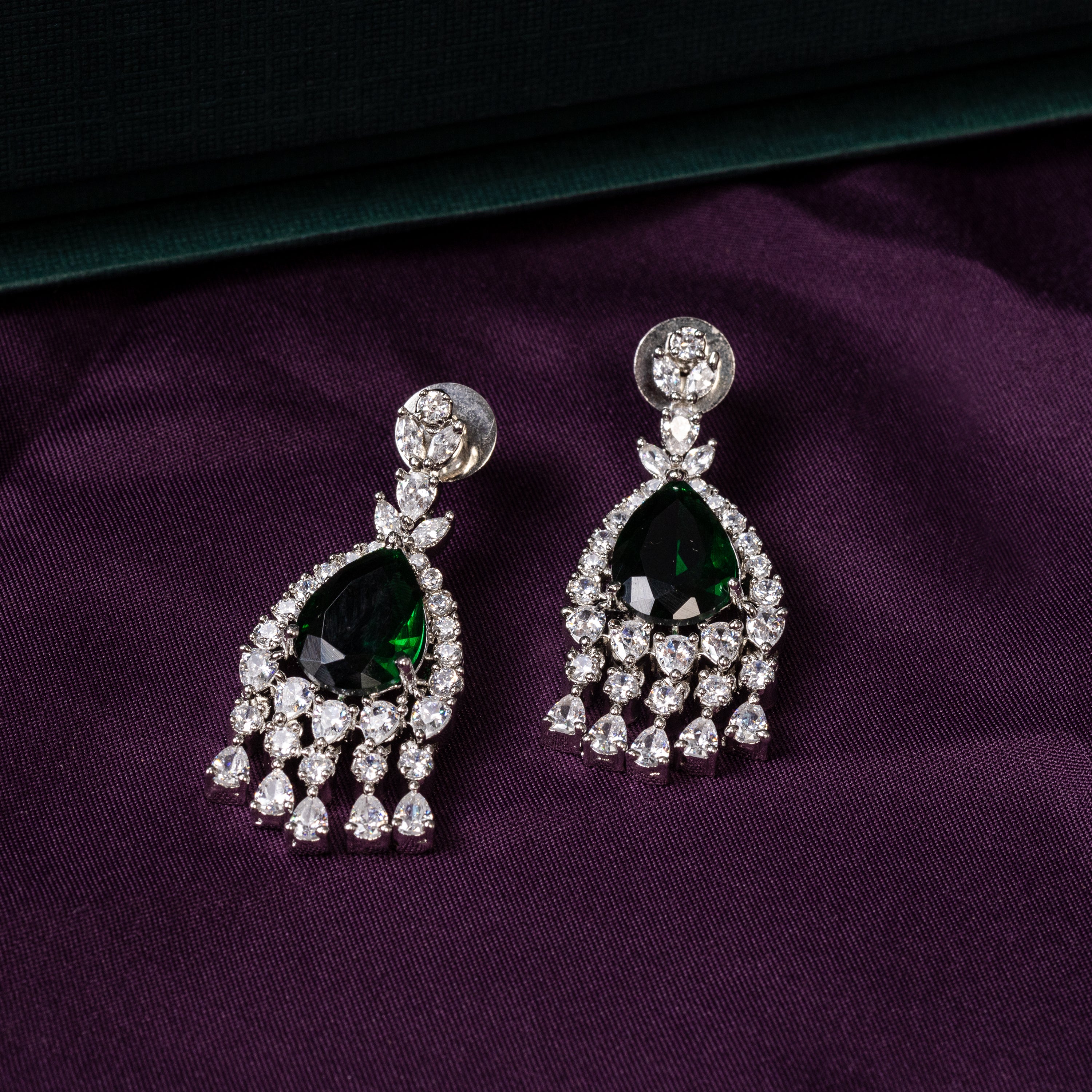 Radiant Green Elegance-Mivanaa