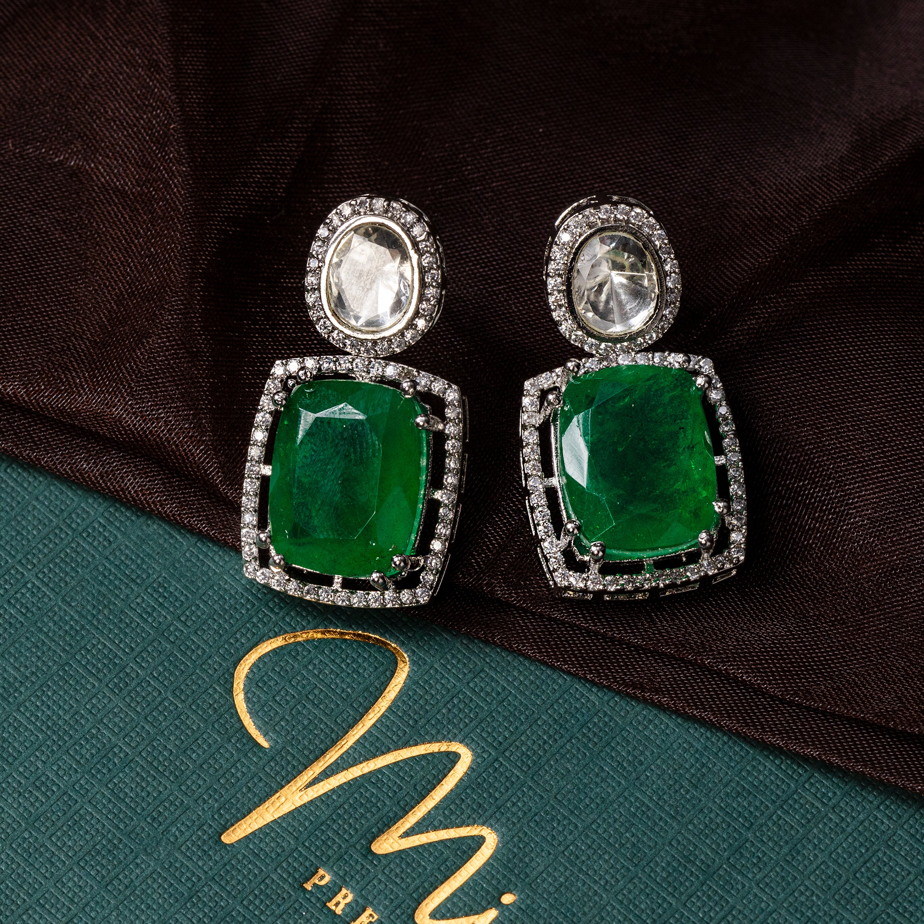 Emerald Radiance Kundan-Mivanaa