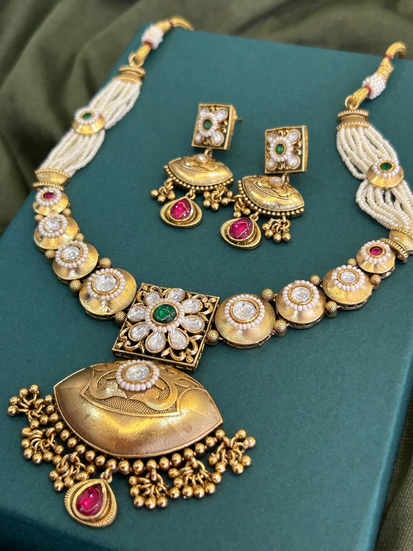 Golden Aura Gold Polish Kundan Premium Set