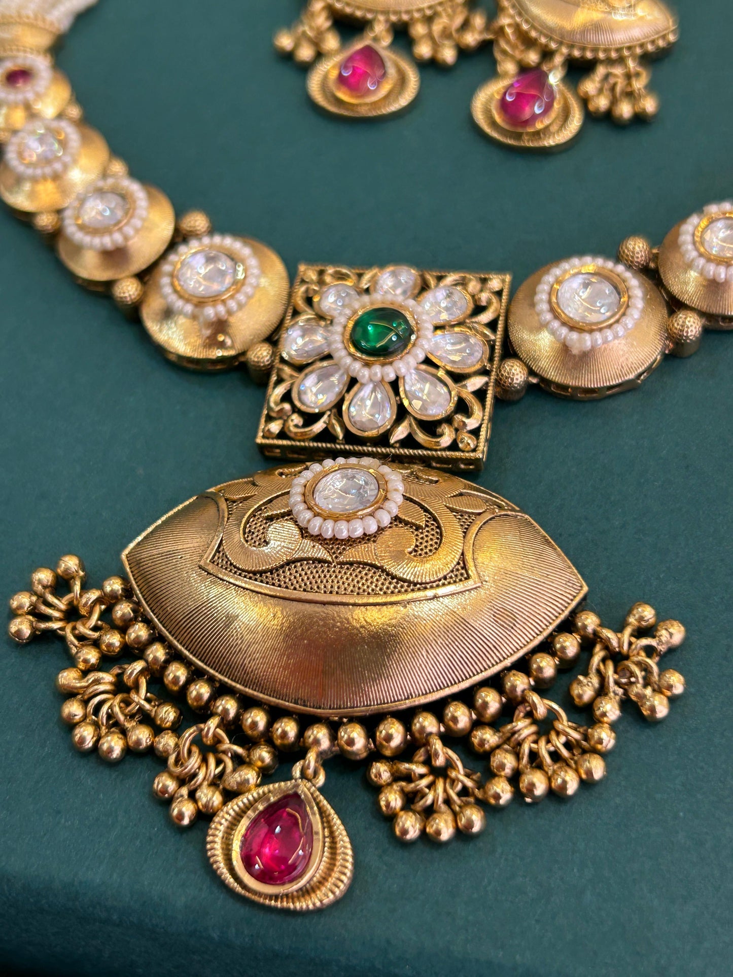 Golden Aura Gold Polish Kundan Premium Set