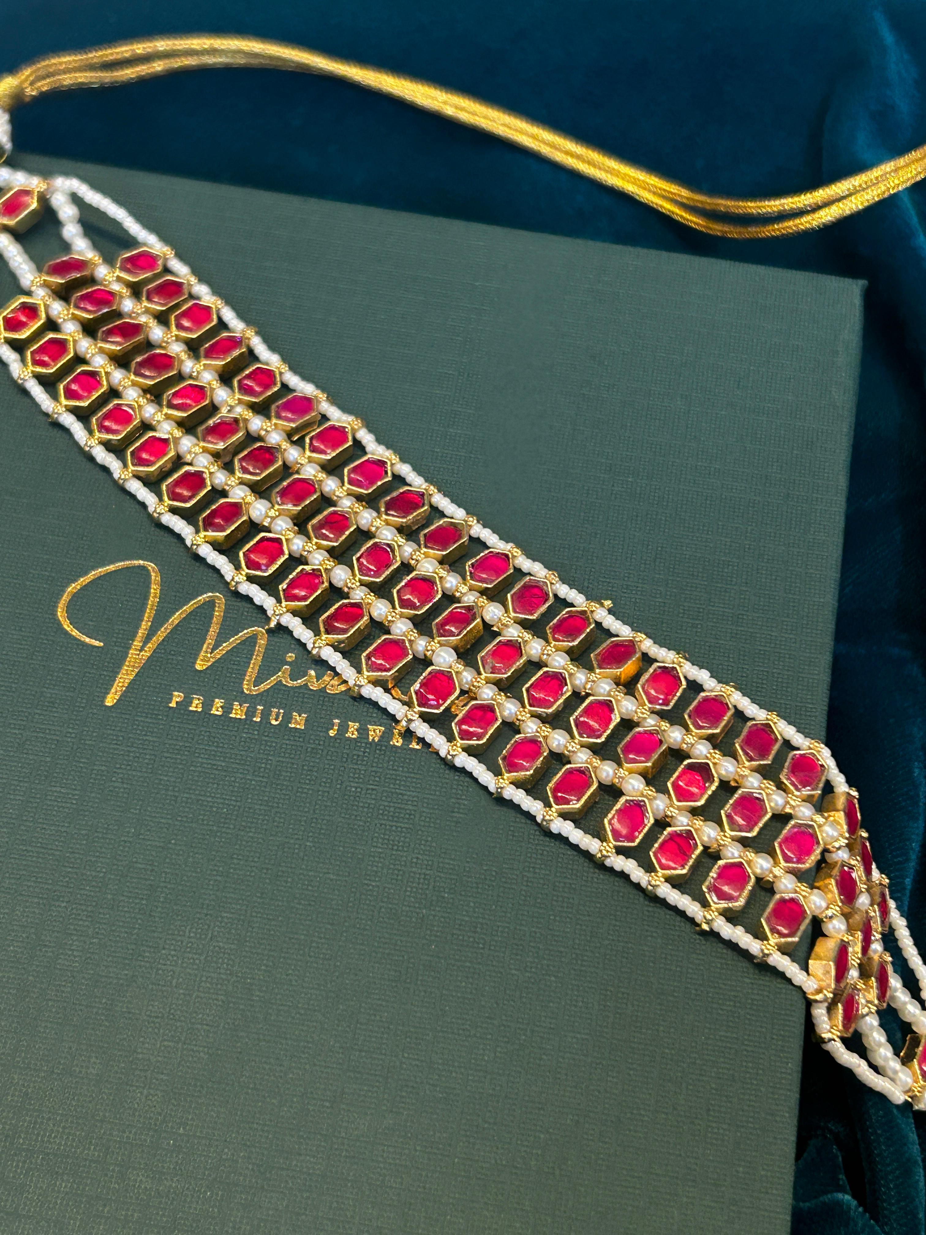 Elegant Pacchi Kundan-Mivanaa