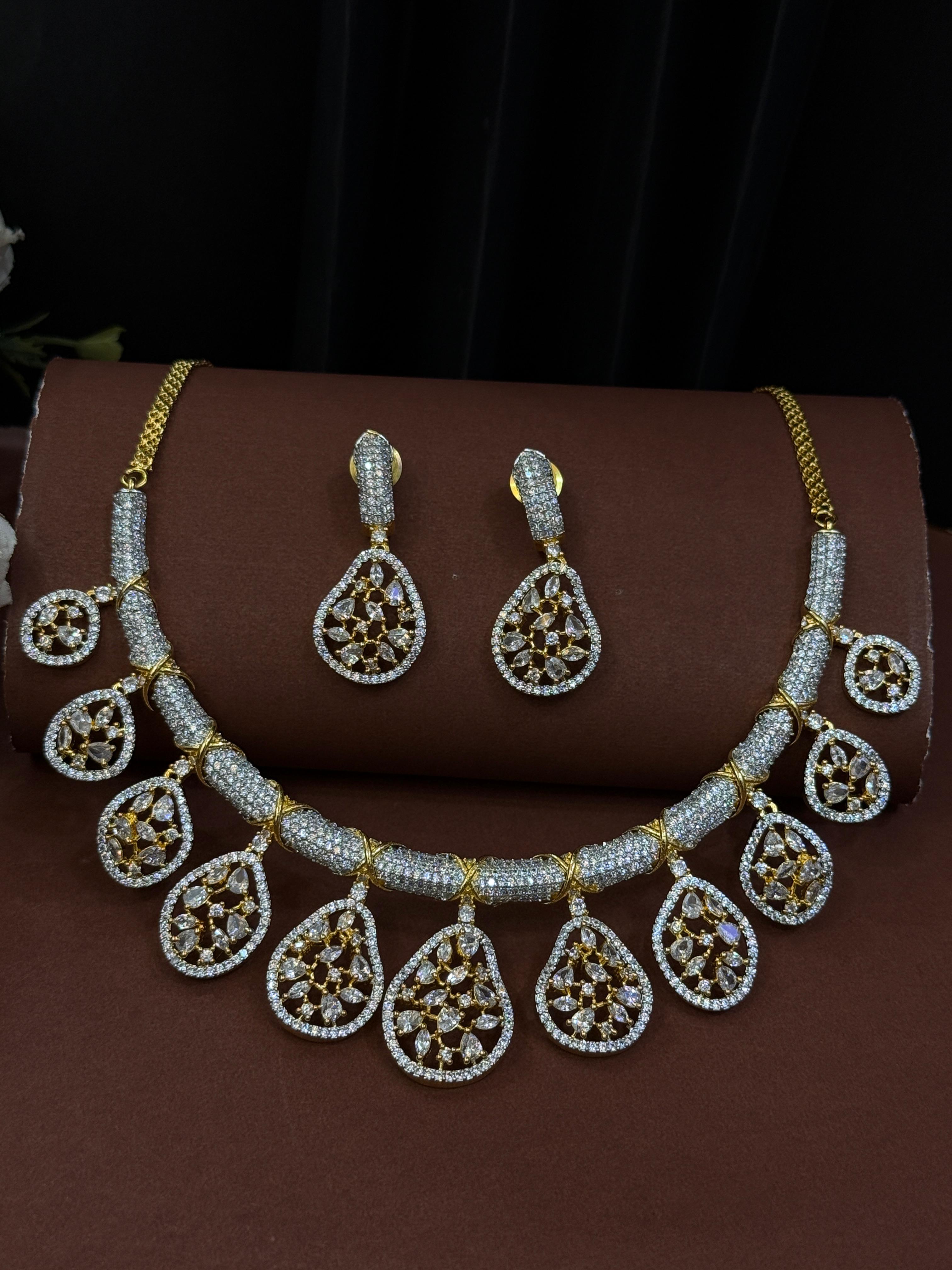 Royal Golden Radiance Necklace Set-Mivanaa