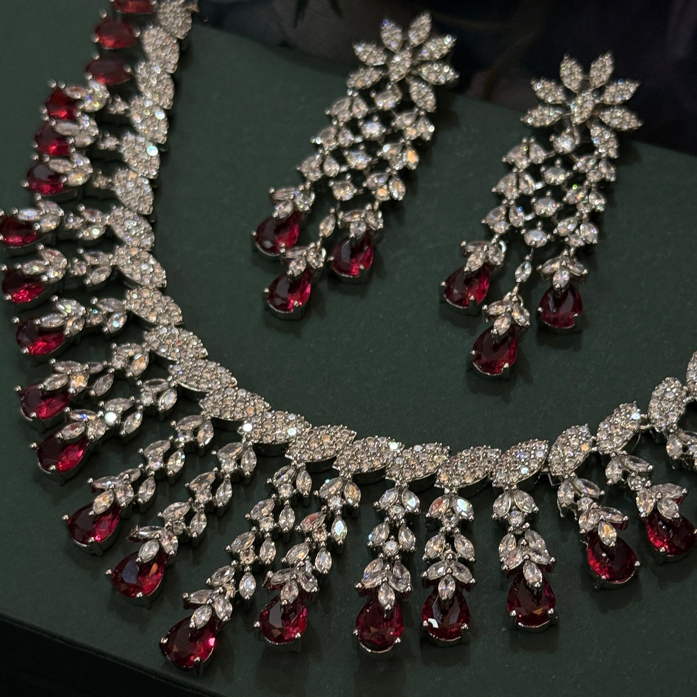 Red Wine Elegance Diamond Set